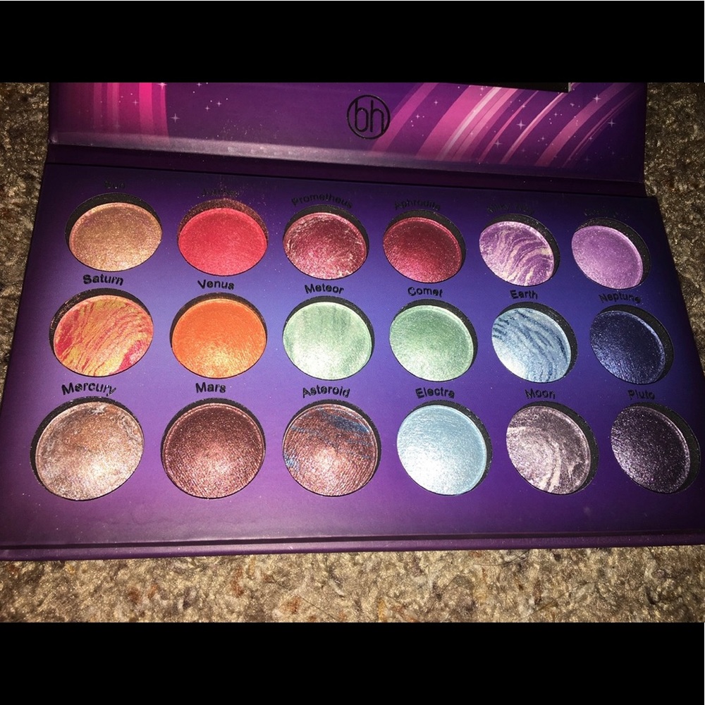 BH Cosmetics Galaxy Chic baked eyeshadow pallet